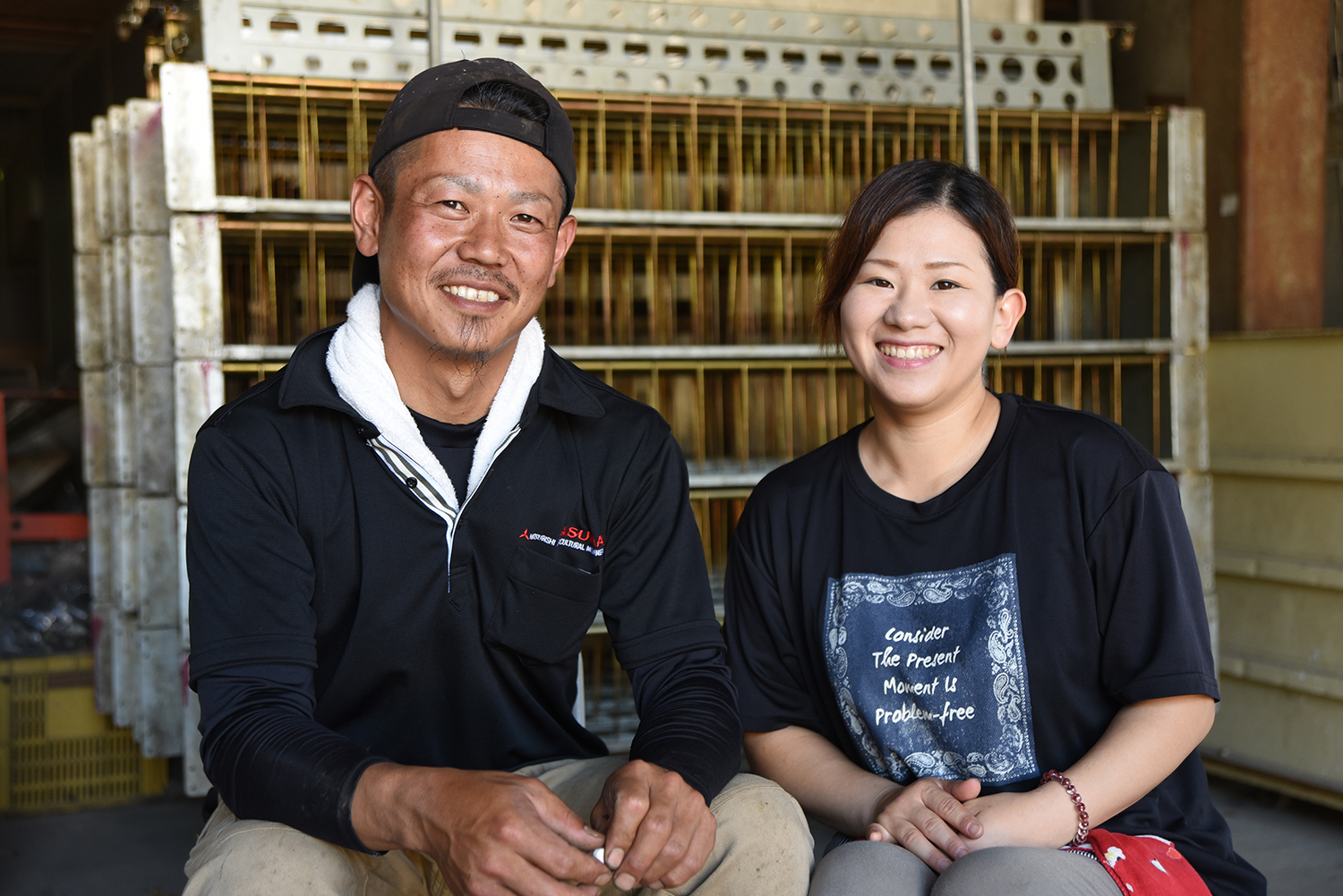 お話をうかがった関山桂祐さん・瑠美さんご夫妻は中学時代の同級生。宮崎県中部の東諸県郡国富町で、家族経営ながらも20haの圃場で7品目を栽培しており、土を大切にした栽培方法で美味しい作物を生産している。自慢の生産物は近所の道の駅などで販売も。